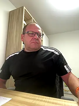 Snapshot of coupleLatinaLovers chatting on September 15, 2025, 4:34 am coupleLatinaLovers online show from September 15, 2025, 4:34 am