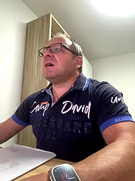 Snapshot of coupleLatinaLovers chatting on September 16, 2025, 4:46 am coupleLatinaLovers online show from September 16, 2025, 4:46 am