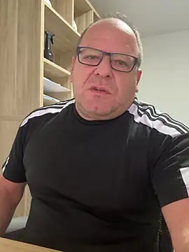 Snapshot of coupleLatinaLovers chatting on October 6, 2025, 5:05 am coupleLatinaLovers online show from October 6, 2025, 5:05 am