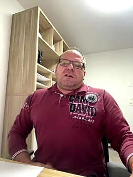 Snapshot of coupleLatinaLovers chatting on October 14, 2025, 4:46 am coupleLatinaLovers online show from October 14, 2025, 4:46 am