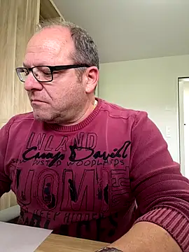 Snapshot of coupleLatinaLovers chatting on October 28, 2025, 11:36 am coupleLatinaLovers online show from October 28, 2025, 11:36 am