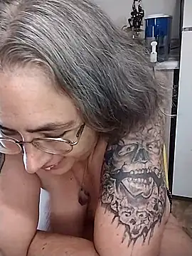 Snapshot of GraceHenderson chatting on March 4, 2025, 9:43 pm GraceHenderson online show from March 4, 2025, 9:43 pm