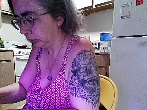 Snapshot of GraceHenderson chatting on March 16, 2025, 3:28 pm GraceHenderson online show from March 16, 2025, 3:28 pm