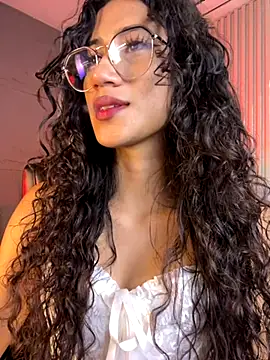 KaitlynLoveCam online show from November 28, 2025, 11:40 pm