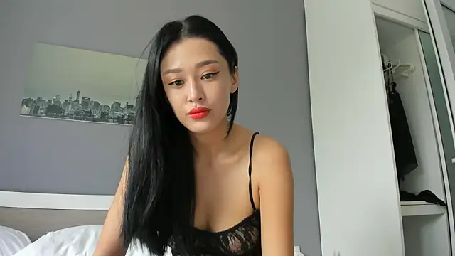 yumisunn online show from November 12, 2025, 4:02 am