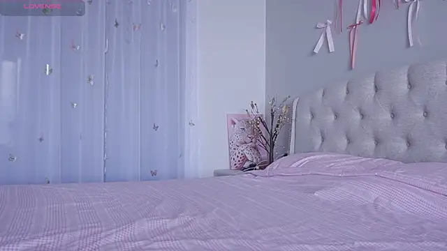 yumisunn online show from March 25, 2026, 2:50 am