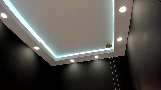 chloe zulay online show from February 20, 2025, 2:40 am