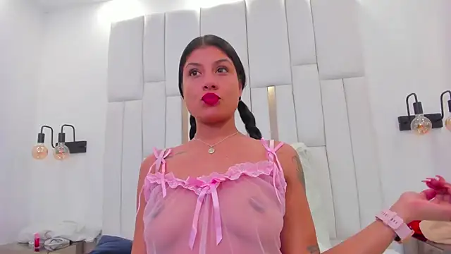 chloe zulay online show from February 28, 2026, 2:45 am