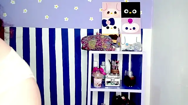 PetiteIvoryQueen19 online show from April 25, 2026, 4:26 am