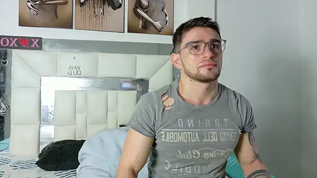 Sexy Alejandro  online show from December 10, 2024, 12:16 pm