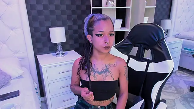 Snapshot of rave_connor chatting on December 3, 2024, 7:11 pm rave connor online show from December 3, 2024, 7:11 pm