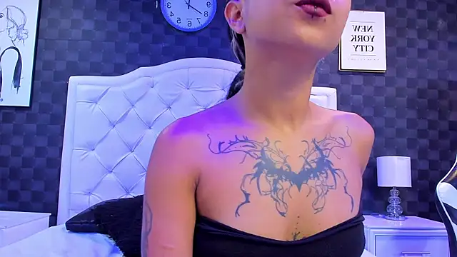 Snapshot of rave_connor chatting on December 18, 2024, 6:35 pm rave connor online show from December 18, 2024, 6:35 pm