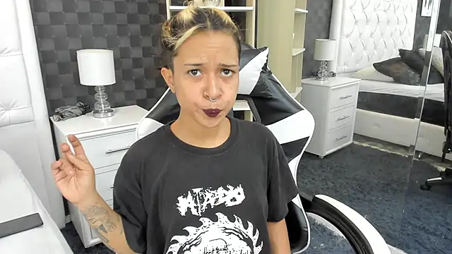 Snapshot of rave_connor chatting on January 27, 2025, 7:13 pm rave connor online show from January 27, 2025, 7:13 pm