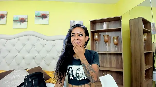 Snapshot of rave_connor chatting on February 6, 2025, 6:13 pm rave connor online show from February 6, 2025, 6:13 pm