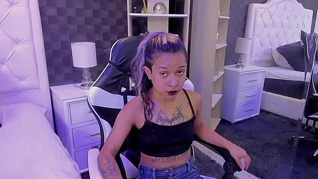 Snapshot of rave_connor chatting on February 19, 2025, 7:05 pm rave connor online show from February 19, 2025, 7:05 pm