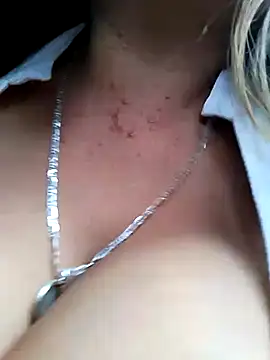 Snapshot of Laura-Hernandez chatting on December 2, 2024, 6:32 pm Laura-Hernandez online show from December 2, 2024, 6:32 pm