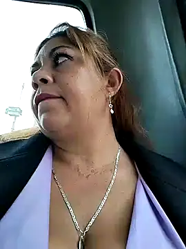 Snapshot of Laura-Hernandez chatting on December 4, 2024, 5:33 pm Laura-Hernandez online show from December 4, 2024, 5:33 pm