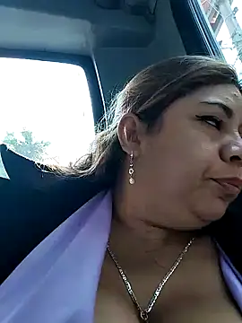 Snapshot of Laura-Hernandez chatting on December 11, 2024, 7:46 pm Laura-Hernandez online show from December 11, 2024, 7:46 pm