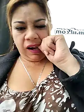 Snapshot of Laura-Hernandez chatting on December 23, 2024, 4:06 pm Laura-Hernandez online show from December 23, 2024, 4:06 pm