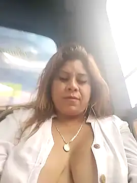 Snapshot of Laura-Hernandez chatting on January 7, 2025, 7:06 pm Laura-Hernandez online show from January 7, 2025, 7:06 pm