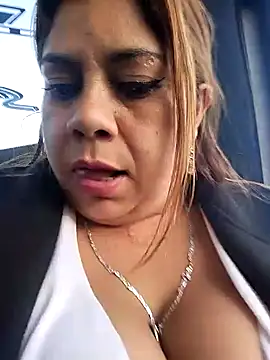 Snapshot of Laura-Hernandez chatting on January 9, 2025, 10:41 pm Laura-Hernandez online show from January 9, 2025, 10:41 pm