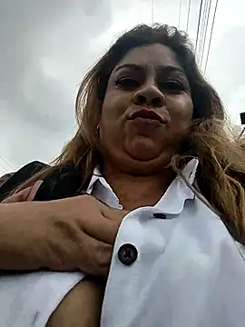 Snapshot of Laura-Hernandez chatting on February 22, 2025, 7:03 pm Laura-Hernandez online show from February 22, 2025, 7:03 pm