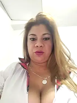 Snapshot of Laura-Hernandez chatting on March 5, 2025, 2:45 pm Laura-Hernandez online show from March 5, 2025, 2:45 pm