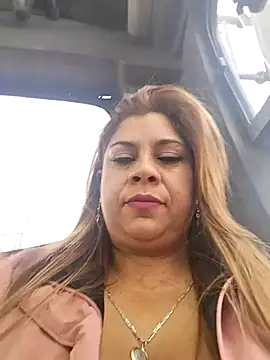 Snapshot of Laura-Hernandez chatting on March 5, 2025, 10:43 pm Laura-Hernandez online show from March 5, 2025, 10:43 pm