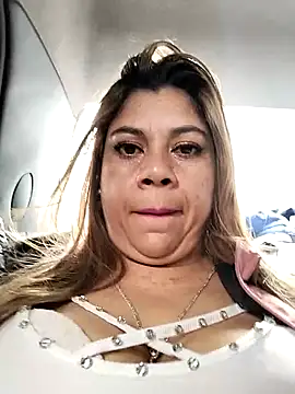 Snapshot of Laura-Hernandez chatting on September 12, 2025, 2:50 pm Laura-Hernandez online show from September 12, 2025, 2:50 pm