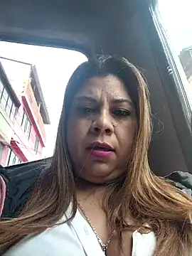 Snapshot of Laura-Hernandez chatting on October 29, 2025, 2:19 pm Laura-Hernandez online show from October 29, 2025, 2:19 pm