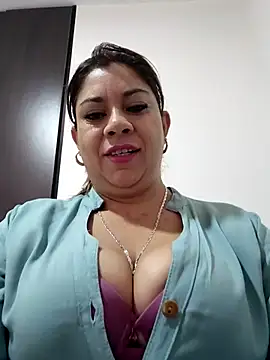 Laura-Hernandez online show from May 6, 2026, 2:00 pm