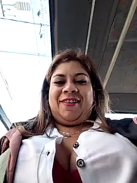 Laura-Hernandez online show from June 12, 2026, 2:05 pm