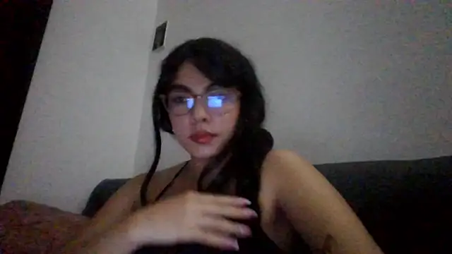 Snapshot of Kiri_Cutee chatting on January 28, 2025, 5:00 am Kiri Cutee online show from January 28, 2025, 5:00 am