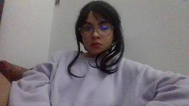 Snapshot of Kiri_Cutee chatting on February 4, 2025, 5:42 am Kiri Cutee online show from February 4, 2025, 5:42 am