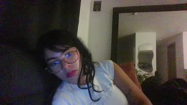 Snapshot of Kiri_Cutee chatting on February 17, 2025, 4:53 am Kiri Cutee online show from February 17, 2025, 4:53 am