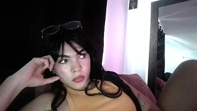 Snapshot of Kiri_Cutee chatting on March 18, 2025, 8:04 pm Kiri Cutee online show from March 18, 2025, 8:04 pm