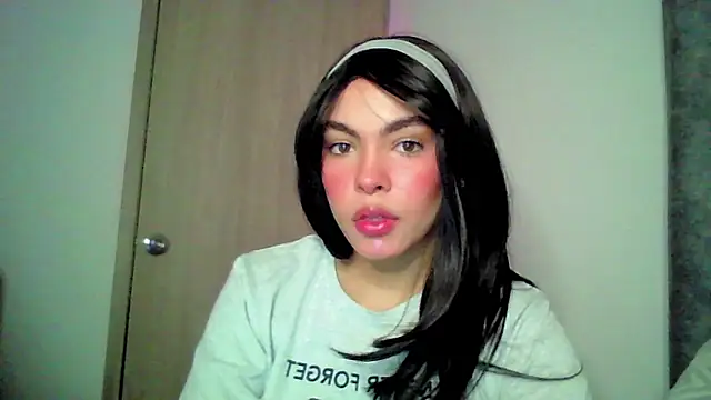 Snapshot of Kiri_Cutee chatting on September 9, 2025, 4:01 am Kiri Cutee online show from September 9, 2025, 4:01 am