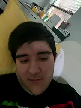 Snapshot of Yann_18 chatting on October 14, 2025, 11:38 pm Yann 18 online show from October 14, 2025, 11:38 pm