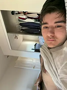 Snapshot of Yann_18 chatting on March 13, 2026, 3:51 pm Yann 18 online show from March 13, 2026, 3:51 pm