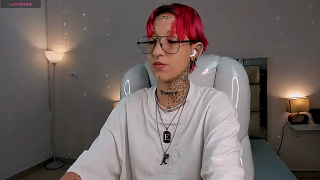 ravengreen  online show from January 29, 2025, 8:04 pm