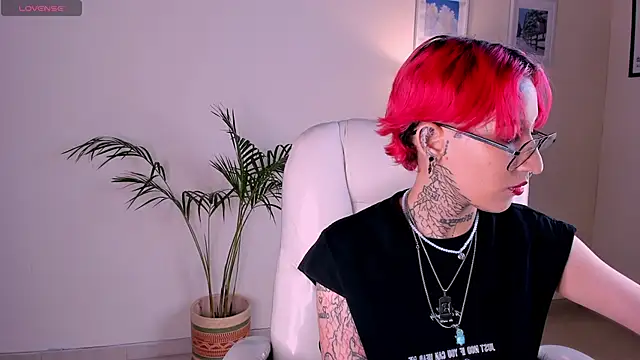 ravengreen  online show from February 6, 2025, 5:25 am