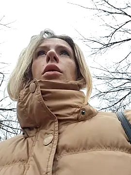 YourJuliena online show from December 31, 2024, 10:37 am