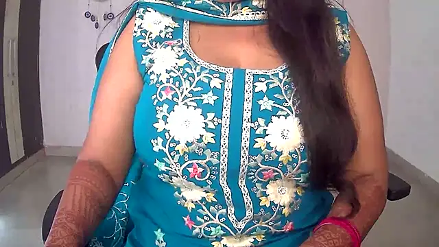 Snapshot of Swetaa_ chatting on October 12, 2025, 5:17 am Swetaa  online show from October 12, 2025, 5:17 am