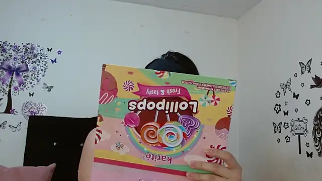 Snapshot of jeff_and_jade chatting on October 24, 2025, 12:45 pm jeff and jade online show from October 24, 2025, 12:45 pm