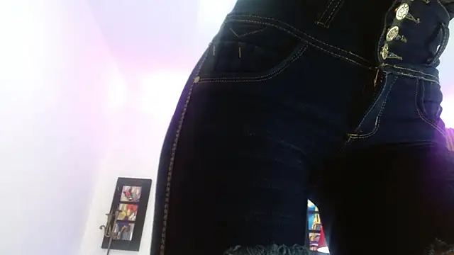 Snapshot of shantal_ray4 chatting on March 6, 2025, 3:35 pm shantal ray4 online show from March 6, 2025, 3:35 pm