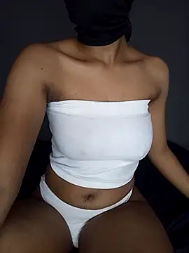 Snapshot of lisa_larry88 chatting on October 24, 2025, 5:04 am lisa larry88 online show from October 24, 2025, 5:04 am