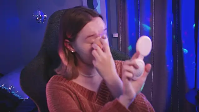 Snapshot of AdeleLoomis chatting on October 18, 2025, 2:14 am AdeleLoomis online show from October 18, 2025, 2:14 am