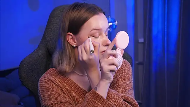 Snapshot of AdeleLoomis chatting on October 19, 2025, 2:23 am AdeleLoomis online show from October 19, 2025, 2:23 am