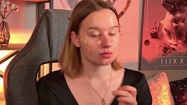 Snapshot of AdeleLoomis chatting on October 25, 2025, 2:19 am AdeleLoomis online show from October 25, 2025, 2:19 am