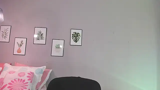 Maia W10 online show from October 8, 2025, 12:25 pm